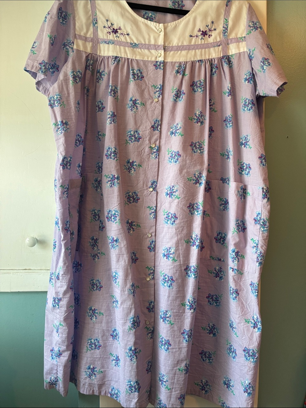 Lavender Floral Short-Sleeve house coat.